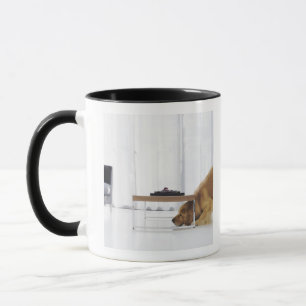 Hund und Tabelle Tasse