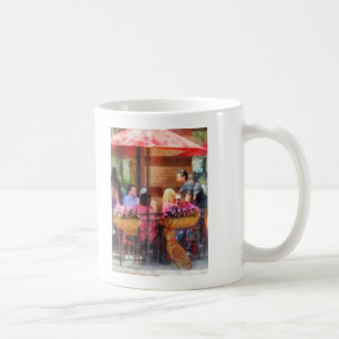 Hund wartet im Cafe Hoboken NJ Kaffeetasse