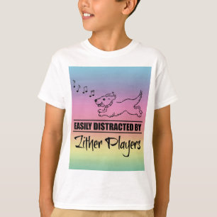 Hund wird leicht von Zither-Spielern abgelenkt T-Shirt