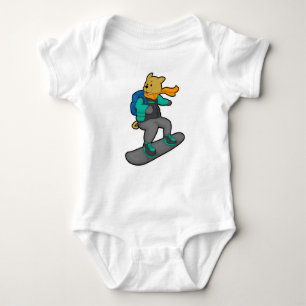 Hunde als Snowboarder mit Snowboard & Backpack Baby Strampler