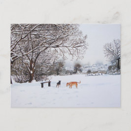 Hunde bei Weihnachten in schneebedeckter Landschaf Postkarte
