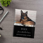 Hunde benutzerdefiniertes Foto Schwarz-weiß Planer<br><div class="desc">Ein schicker schwarzer Hintergrund. Personalisieren und fügen Sie Ihr Jahr,  Ihren Namen und einen Text. Der Name ist in Weiß geschrieben,  mit einem großen,  modernen Schriftsatz.</div>