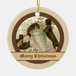 Hunde, die mit Weihnachtsgeschmack und Heilige Bee Keramikornament