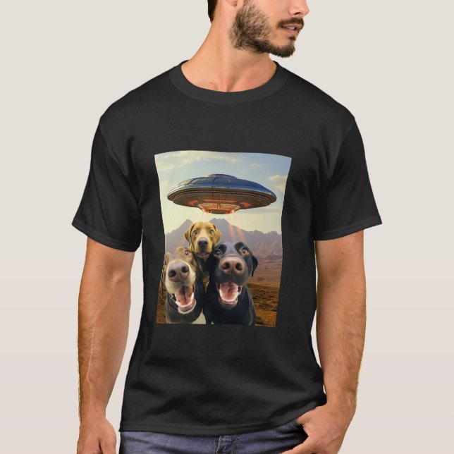Hunde, die Selfie zusammen mit UFO Funny Alien Wel T-Shirt (Vorderseite)