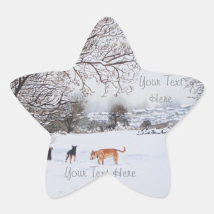 Hunde, die Winterschneeszene-Landschaftsmalerei sp Stern-Aufkleber