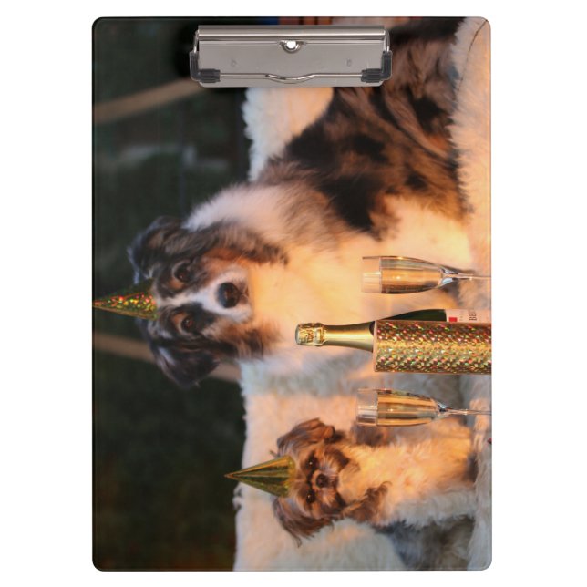 Hunde feiern neues Jahr Klemmbrett (Vorderseite)