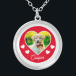 Hunde Foto Herz Rot Personalisiert Versilberte Kette<br><div class="desc">Benutzerdefiniertes Pet-Design. Die perfekte Art,  Ihre wütenden Freunde nah behalten,  egal wo Sie sind! Zum Anpassen laden Sie einfach ein hochauflösendes Foto Ihres Tieres hoch. Geben Sie den Namen ein. Dieses Design ist ein tolles Geschenk für Liebhaber von Haustieren oder eine besondere Leckerei für sich.</div>