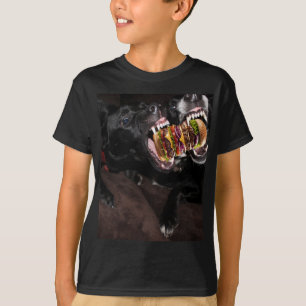 Hunde greifen einen riesigen Burger an. T-Shirt
