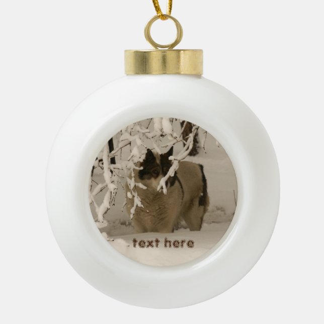 Hunde im Winter Keramik Kugel-Ornament (Vorderseite)