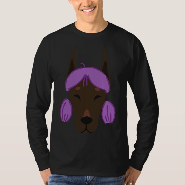 Hunde in Wigs Funny Lila Doberman T-Shirt (Vorderseite)