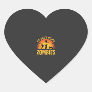 Hunde jagt Zombies Halloween-Design Herz-Aufkleber