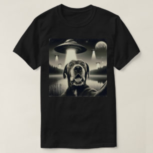 Hunde mit UFO T-Shirt