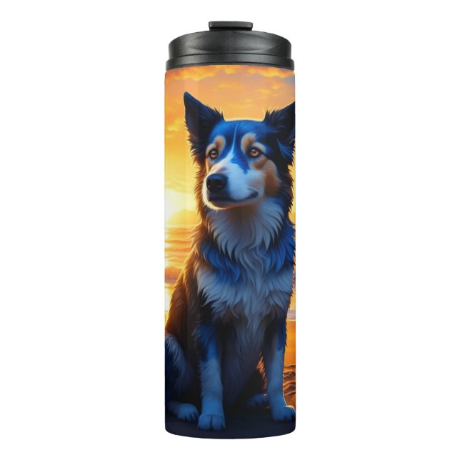 Hunde sitzen am Ocean Beach bei Sunset Thermosbecher (Vorderseite)