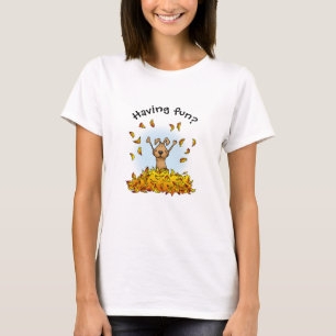 Hunde spielen in einem Pile von Herbstlauben - Nie T-Shirt