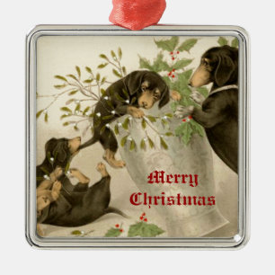 Hunde spielen mit Weihnachtsmistel und heiliger Be Ornament Aus Metall