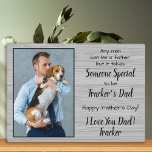 Hunde Vater Personalisiert Begleiter Foto Vatertag Fotoplatte<br><div class="desc">"Jeder Mensch kann ein Vater sein, aber es braucht jemanden, der etwas Besonderes ist, Dein Hund Vater zu sein!" ! Dieser Vatertag gibt dem Vater eine niedliche personalisierte Begleiter-Foto-Plakette von seinem besten Freund. Personalisieren Sie mit dem Namen und dem Lieblings-Foto des Hundes. Diese Hundedärmertafel wird ein Liebling aller Hundedads und...</div>