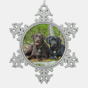 Hunde Welpen Schwarzes Labor Schokolade Labrador R Schneeflocken Zinn-Ornament