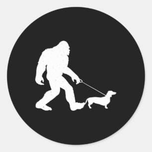 Hundegeschenk Dackel Bigfoot Walking Funny Dackel Runder Aufkleber