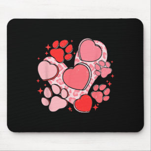 Hundepfotenabdruck mit rotem Herzen für den Valent Mousepad