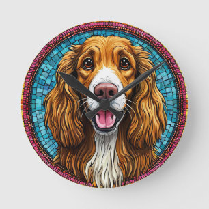 Hundeporträt mit mosaik-inspiriertem Hintergrund Runde Wanduhr