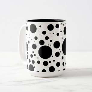 Hunderte von schwarzen Punkten und Kreisen in unte Zweifarbige Tasse
