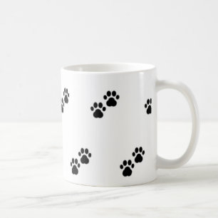 Hundetatzen auf Weiß Tasse
