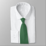 Hunter Green Hidden Initials Solid Color Neck Tie Krawatte<br><div class="desc">Jäger Grün versteckte Initialen Solid Color. Für Hochzeiten oder den täglichen Gebrauch,  mit Initialen auf der Rückseite,  die Sie leicht personalisieren oder löschen können,  wenn nicht erforderlich. Kann über die Option Weitere anpassen auf eine beliebige Farbe geändert werden,  oder bitte schreiben Sie mir,  wenn Sie Hilfe benötigen.</div>