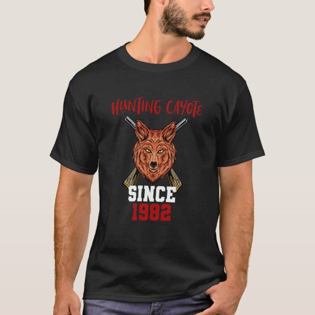 Hunting cayote since 1982 T-Shirt (Vorderseite)