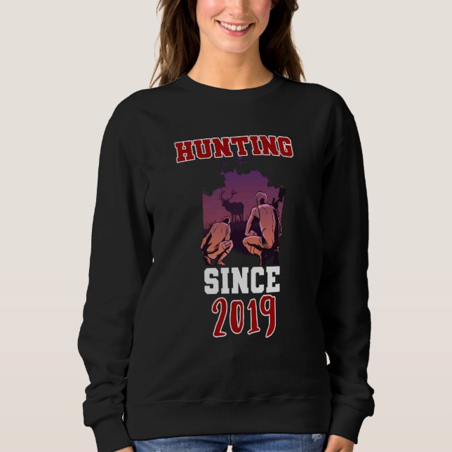 Hunting since 2019 sweatshirt (Vorderseite)