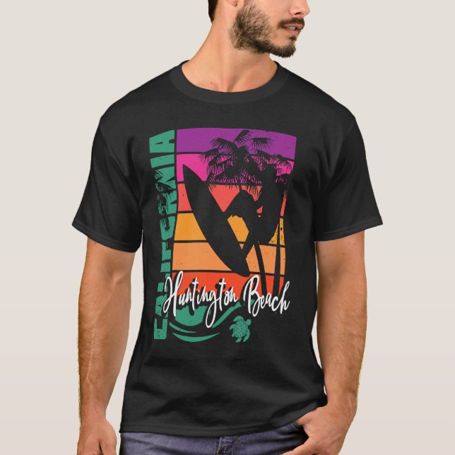 Huntington Beach California Retro Sunset Surfer So T-Shirt (Vorderseite)