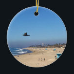 Huntington Beach, Kalifornien Keramik Ornament<br><div class="desc">Aussicht auf den Strand im Norden des Pier in Huntington Beach,  Kalifornien. Eine Taube fotografierte mein Bild,  aber ich denke,  es ist trotzdem hübsch gut geworden! Foto wurde im November 2022 aufgenommen.</div>