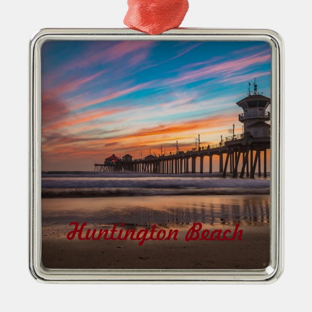 Huntington Beach Pier bei Sonnenuntergang Ornament Aus Metall (Vorne)