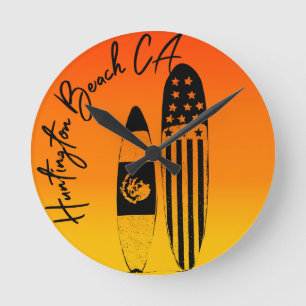 Huntington Beach Surfboards and Sunsets Runde Wanduhr