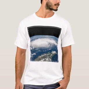 Hurrikan Dorian über dem Atlantischen Ozean. T-Shirt