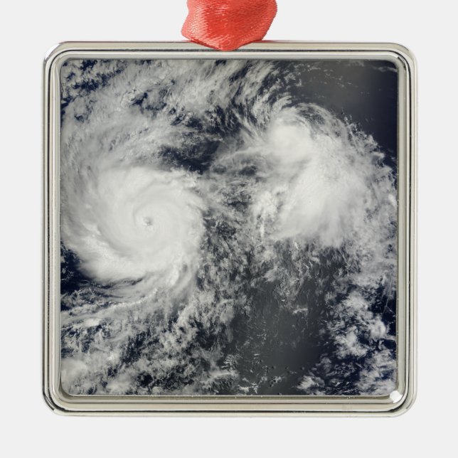Hurrikan Felicia und Sturm Enrique östlich von Haw Ornament Aus Metall (Vorne)