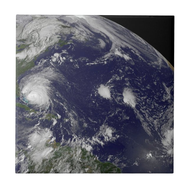 Hurrikan Irene bewegt sich durch die Bahamas. Fliese (Vorderseite)