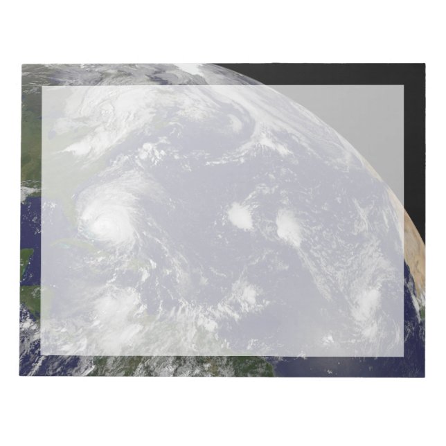 Hurrikan Irene bewegt sich durch die Bahamas. Notizblock (Vorderseite)