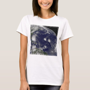 Hurrikan Irene bewegt sich durch die Bahamas. T-Shirt