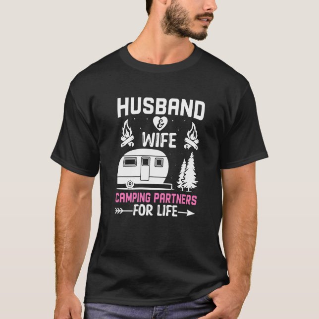 Husband and Wife Camping Partners for Life  Camper T-Shirt (Vorderseite)