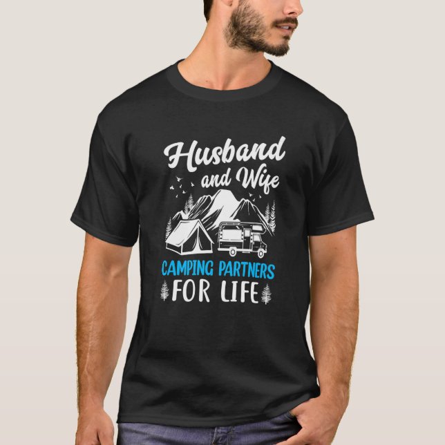 Husband and Wife Camping Partners for Life  Camper T-Shirt (Vorderseite)