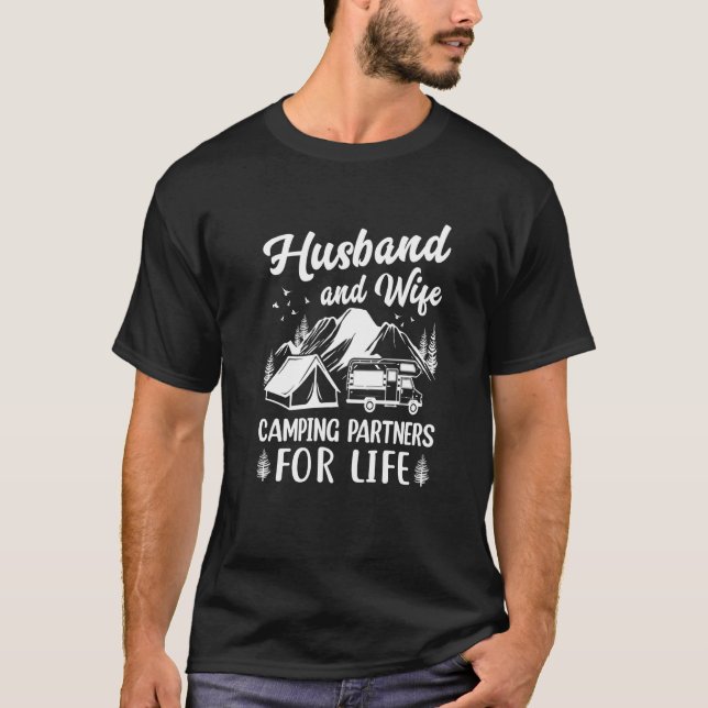 Husband and Wife Camping Partners for Life  Camper T-Shirt (Vorderseite)