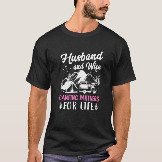 Husband and Wife Camping Partners for Life  Camper T-Shirt (Vorderseite)