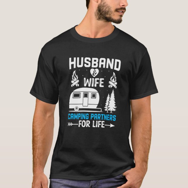 Husband and Wife Camping Partners for Life  Camper T-Shirt (Vorderseite)