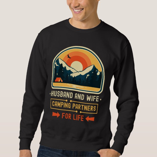Husband And Wife camping Partners For Life Sweatshirt (Vorderseite)