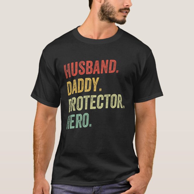 Husband Daddy Protector Hero Best Dad Fathers Day_ T-Shirt (Vorderseite)