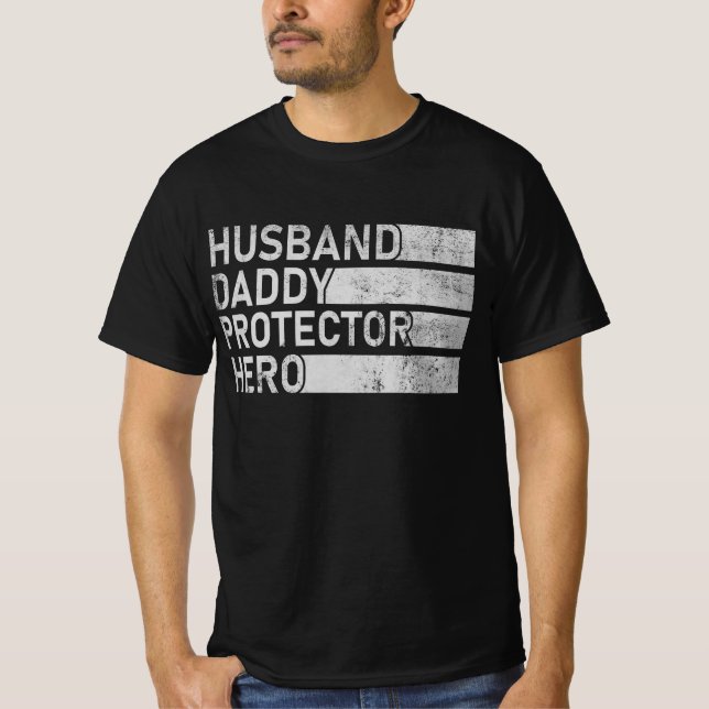 Husband Daddy Protector Hero Cool Father Vater T-Shirt (Vorderseite)