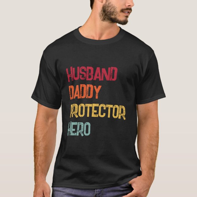 Husband Daddy Protector Hero Fathers Day Dad T-Shirt (Vorderseite)