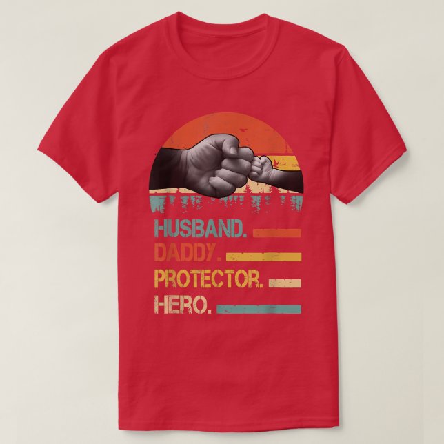 Husband Daddy Protector Hero Fathers Day Geschenk  T-Shirt (Design vorne)