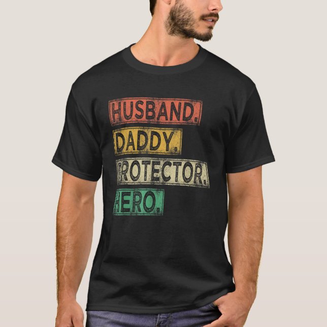 Husband Daddy Protector Hero Funny Father's Day Fi T-Shirt (Vorderseite)