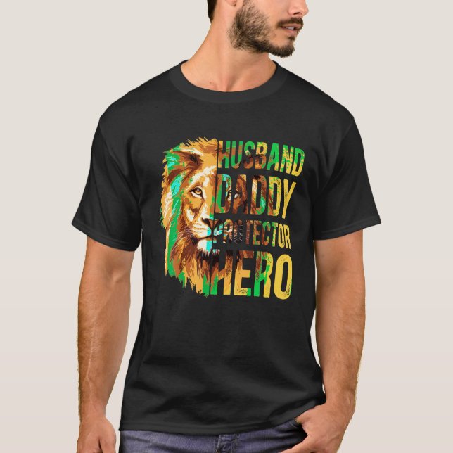 Husband Daddy Protector Hero Funny Husband Geschen T-Shirt (Vorderseite)